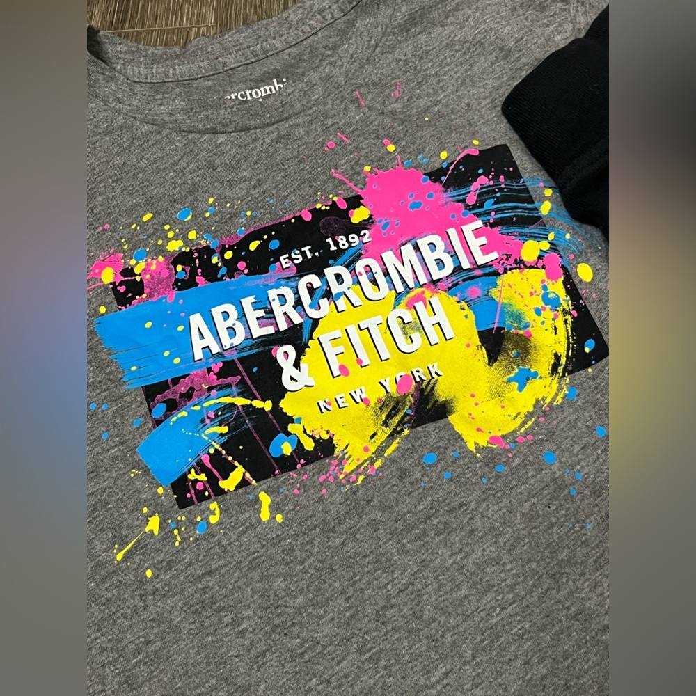Abercrombie Kids Paint Splatter Tee & Sweatpants Bundle - Picture 2 of 6